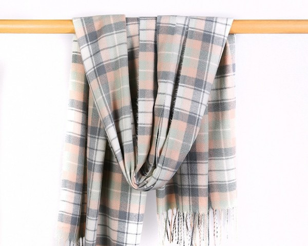 Karirani ženski šal u više boja