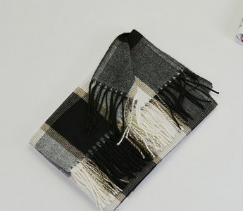 Moodne sügistalvine ruuduline sall naistele