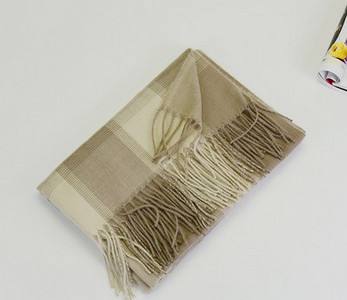 Moodne sügistalvine ruuduline sall naistele