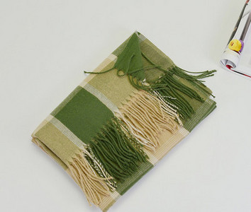 Moodne sügistalvine ruuduline sall naistele