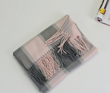 Moodne sügistalvine ruuduline sall naistele