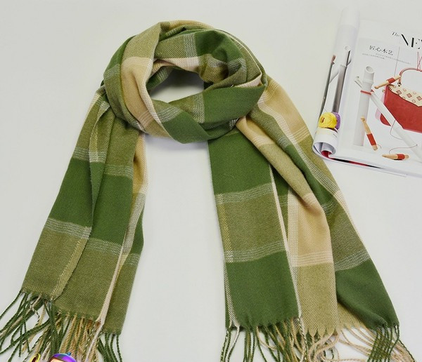 Moodne sügistalvine ruuduline sall naistele