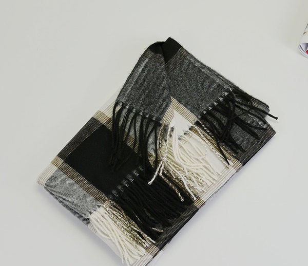 Moodne sügistalvine ruuduline sall naistele