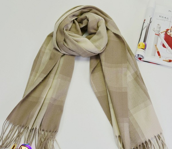 Moodne sügistalvine ruuduline sall naistele