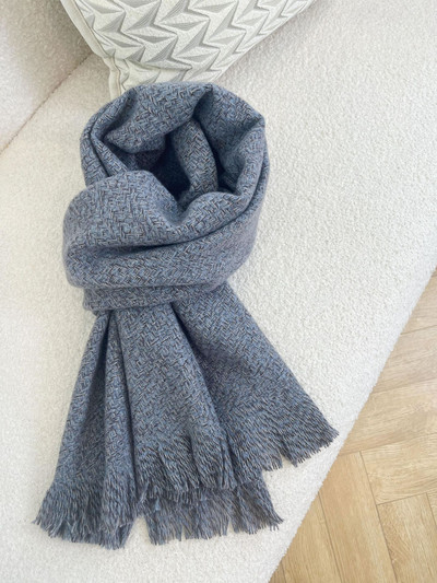 Διαφανές γυναικείο κασκόλ με κρόσσια