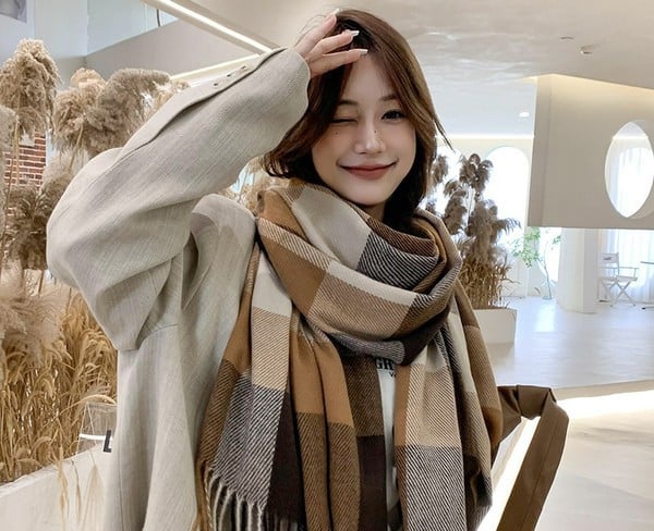 Esarfa dama - nou model actual cu franjuri