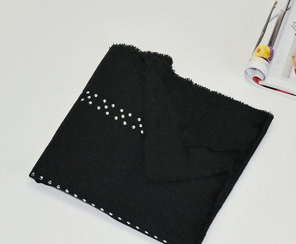 Alkalmi női sál sötét színben