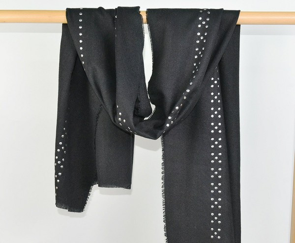 Alkalmi női sál sötét színben