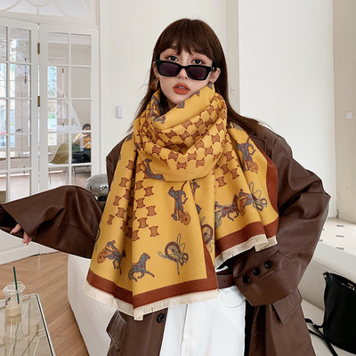 Μοντέρνο γυναικείο κασκόλ  με μήκος 190 cm