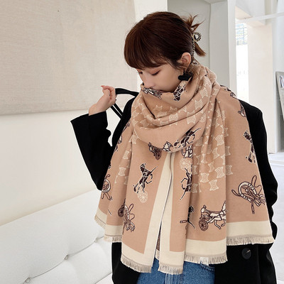 Μοντέρνο γυναικείο κασκόλ  με μήκος 190 cm