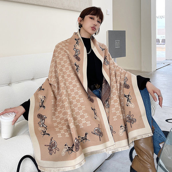 Μοντέρνο γυναικείο κασκόλ  με μήκος 190 cm