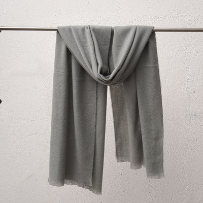 Μονόχρωμο γυναικείο κασκόλ  - κατάλληλο για χειμώνα