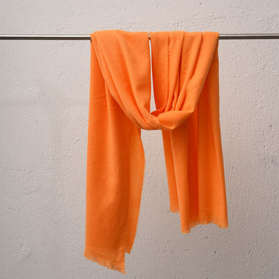 Μονόχρωμο γυναικείο κασκόλ  - κατάλληλο για χειμώνα