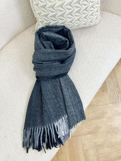 Esarfa de dama cu model lat cu franjuri