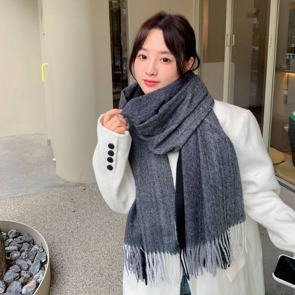 Esarfa de dama cu model lat cu franjuri