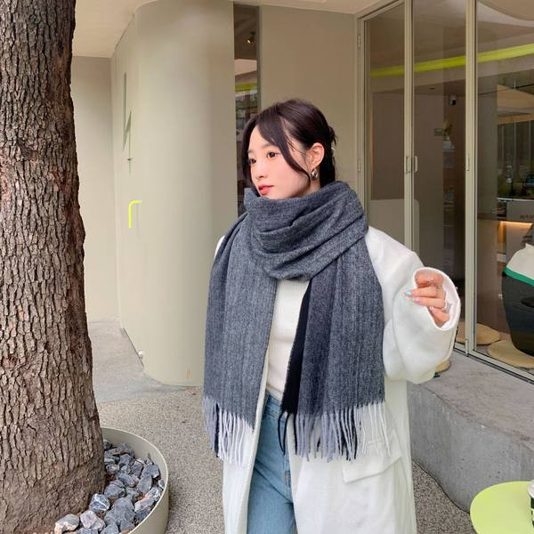 Esarfa de dama cu model lat cu franjuri