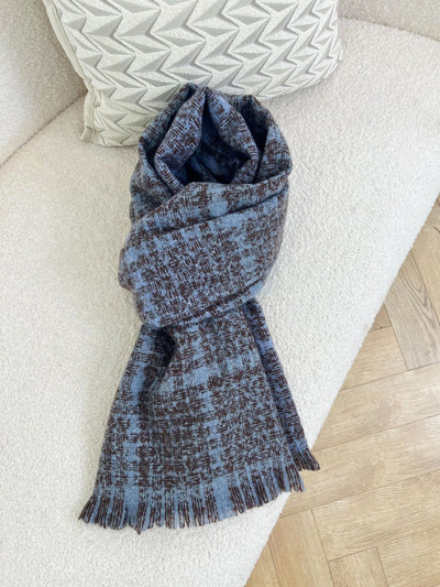 Πλεκτό χειμωνιάτικο κασκόλ με κρόσσια για γυναίκες