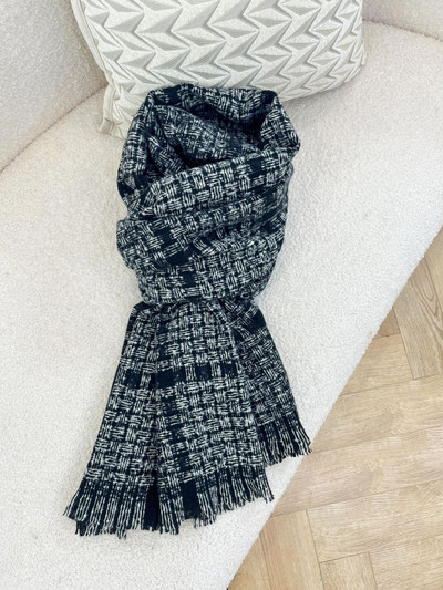 Πλεκτό χειμωνιάτικο κασκόλ με κρόσσια για γυναίκες