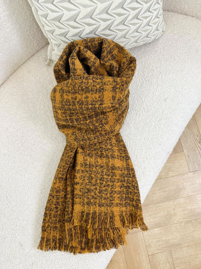 Πλεκτό χειμωνιάτικο κασκόλ με κρόσσια για γυναίκες