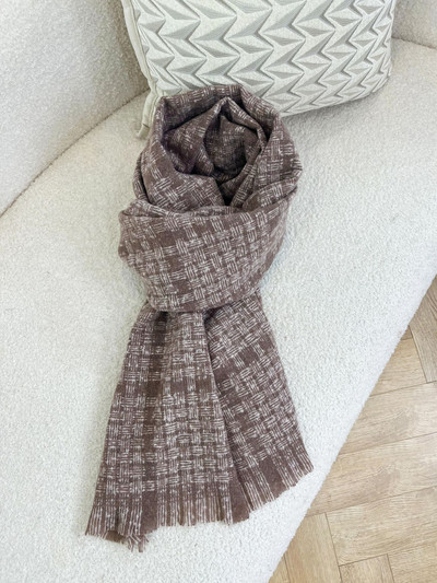 Πλεκτό χειμωνιάτικο κασκόλ με κρόσσια για γυναίκες