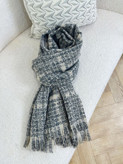 Πλεκτό χειμωνιάτικο κασκόλ με κρόσσια για γυναίκες