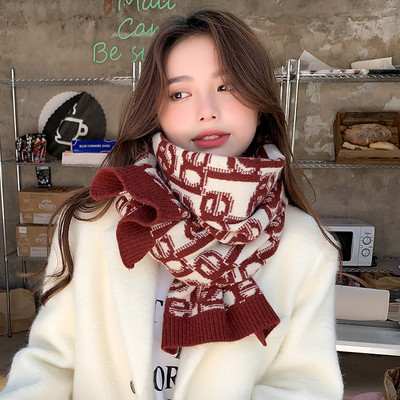 Γυναικείο φουλάρι φθινοπώρου-χειμώνα με επιγραφή