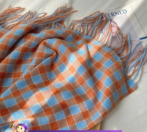 Uue mudeli naiste ruuduline sall mitmes värvitoonis