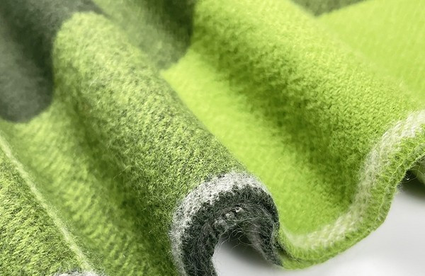 Värviline sügis-talvine naiste sall narmastega