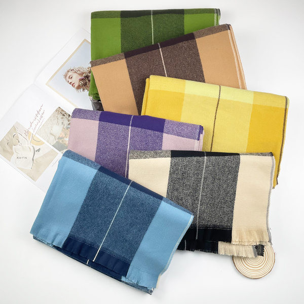 Värviline sügis-talvine naiste sall narmastega