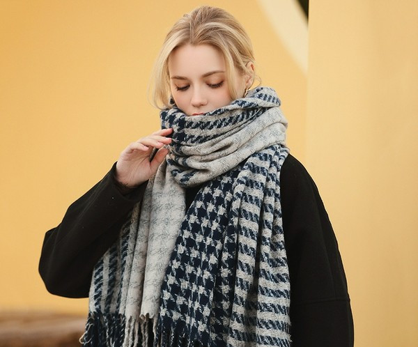 Moderna ženska marama - s resama