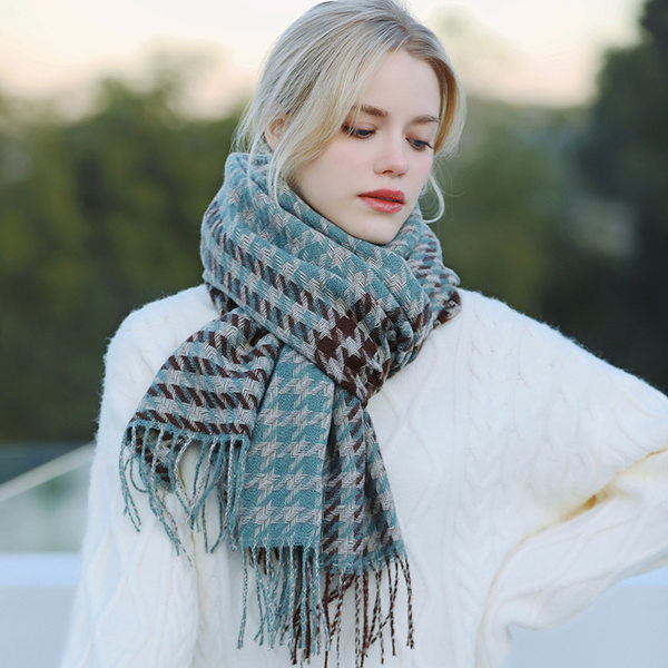 Moderna ženska marama - s resama