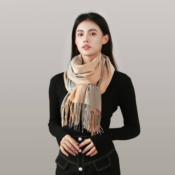 Talveks sobiv naiste ruuduline sall