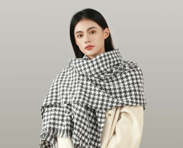 Esarfa dama in carouri cu lungimea de 180 cm