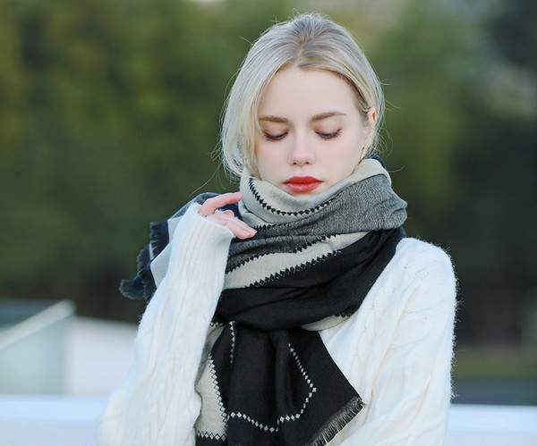 Νέο μοντέλο χειμερινό γυναικείο  φουλάρι