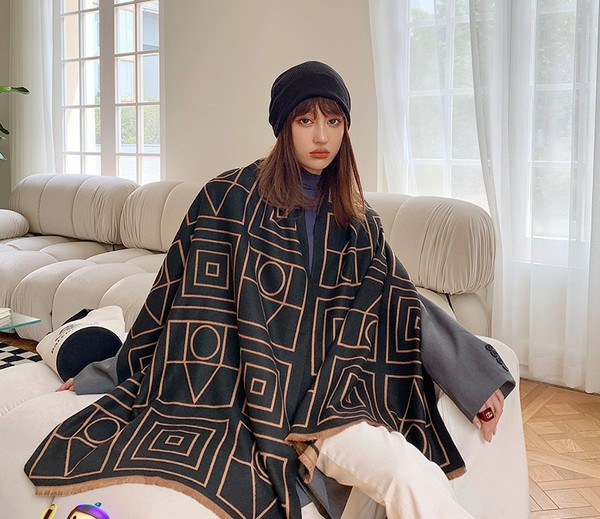 Moekas naiste talvesall mitut värvi