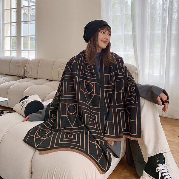 Moekas naiste talvesall mitut värvi