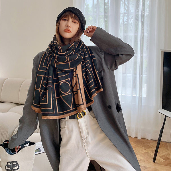 Moekas naiste talvesall mitut värvi