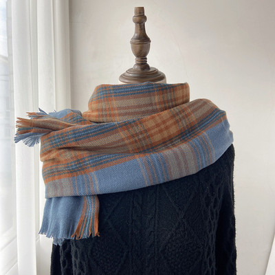 Moekas narmastega talvesall naistele