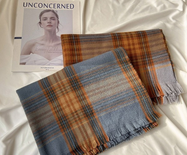 Moekas narmastega talvesall naistele