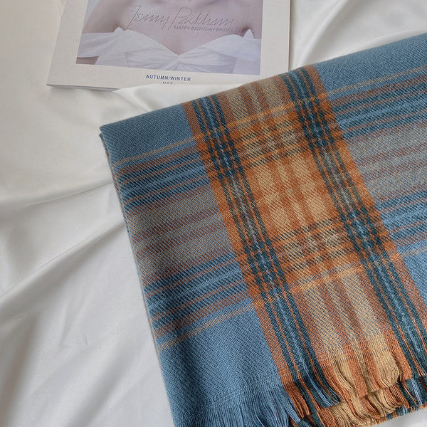 Moekas narmastega talvesall naistele