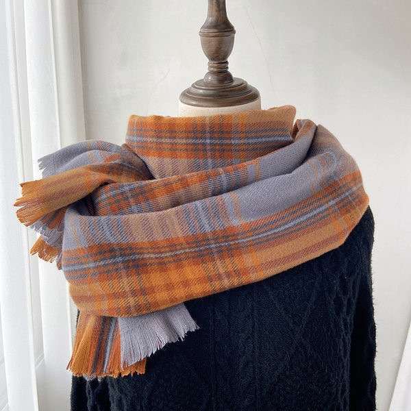 Moekas narmastega talvesall naistele