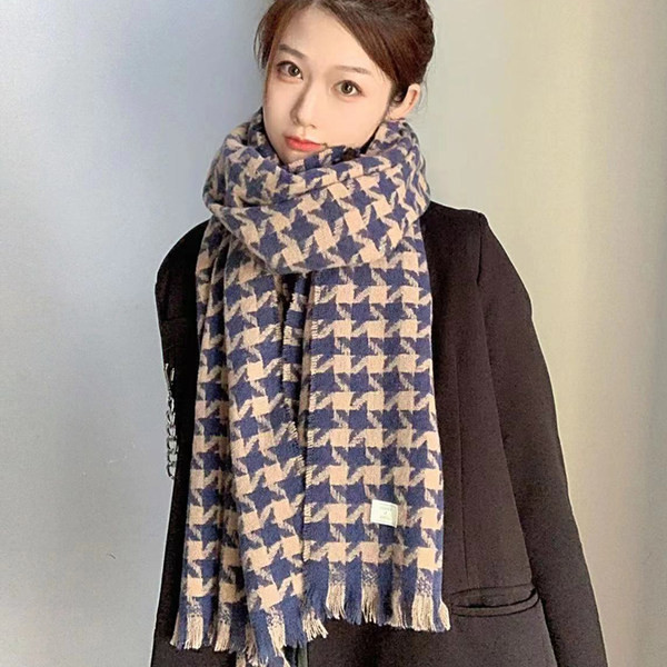 Naiste vabaaja mustriga sall