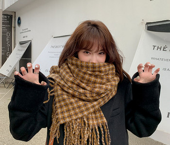 Μοντέρνο γυναικείο πλεκτό κασκόλ