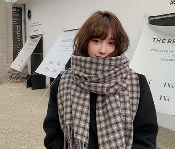 Μοντέρνο γυναικείο πλεκτό κασκόλ