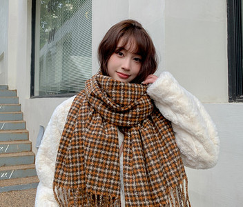 Μοντέρνο γυναικείο πλεκτό κασκόλ