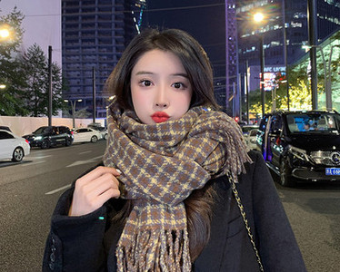 Μοντέρνο γυναικείο πλεκτό κασκόλ