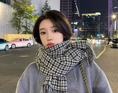 Μοντέρνο γυναικείο πλεκτό κασκόλ