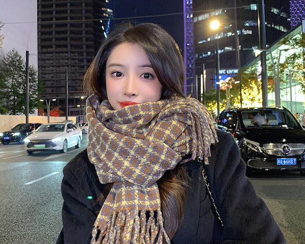 Μοντέρνο γυναικείο πλεκτό κασκόλ