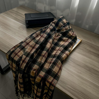 Χειμερινό κασκόλ  με κρόσσια για γυναίκες