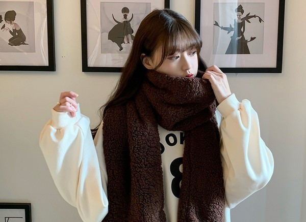 Naiste sulesall mitmes värvitoonis